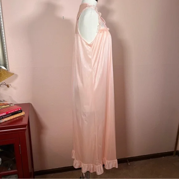 Vintage 50 60 Retro Cottagecore Floral Embroidery Peach Pastel Long Nightgown - Picture 8 of 16